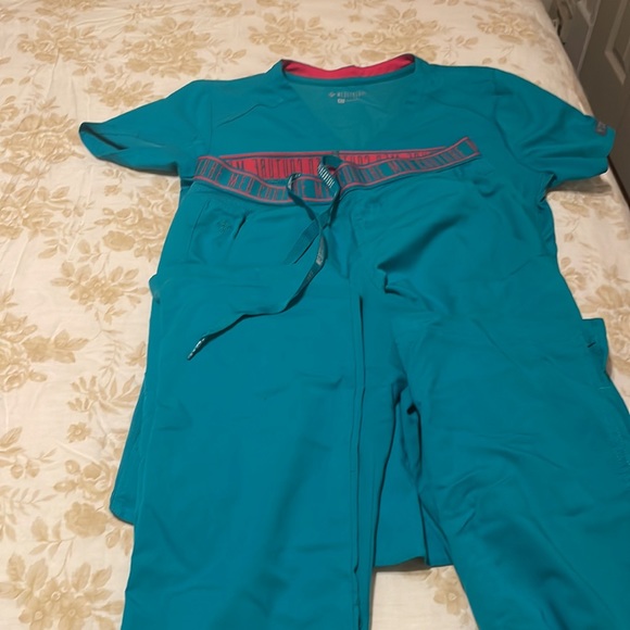 Scrubs. Small/Xsmall - Picture 8 of 10